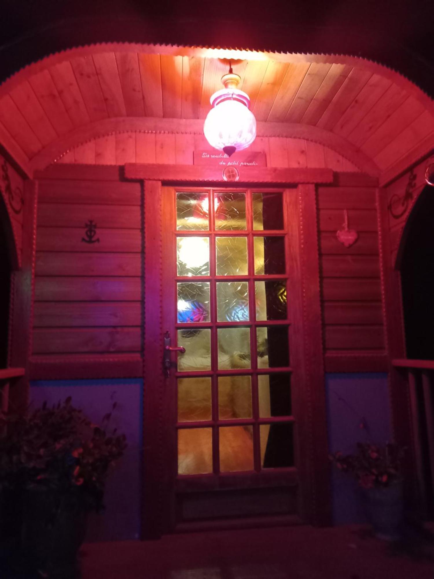 La Roulotte Du Petit Paradis Saint-Rémy-de-Provence Extérieur photo