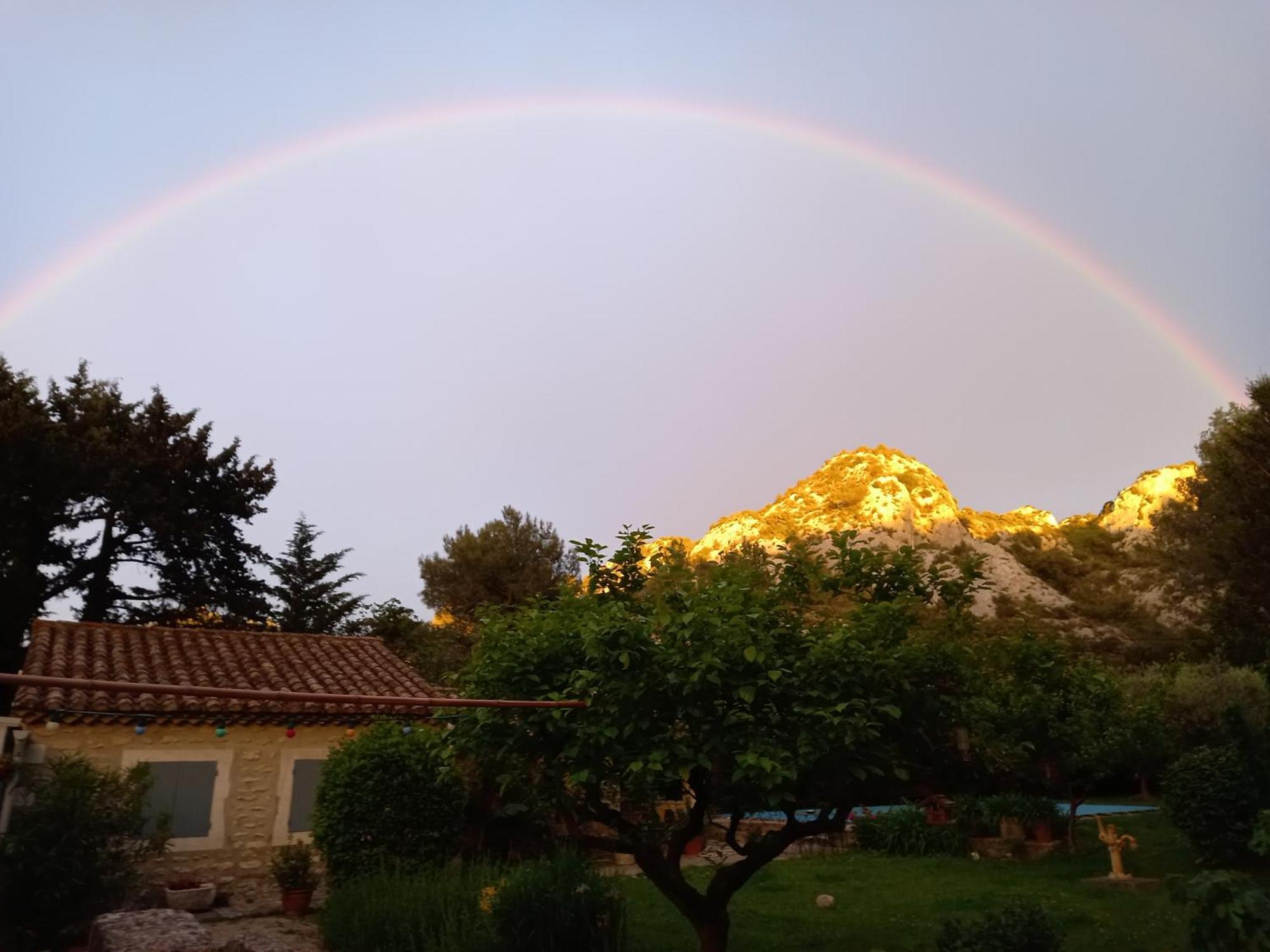 La Roulotte Du Petit Paradis Saint-Rémy-de-Provence Extérieur photo