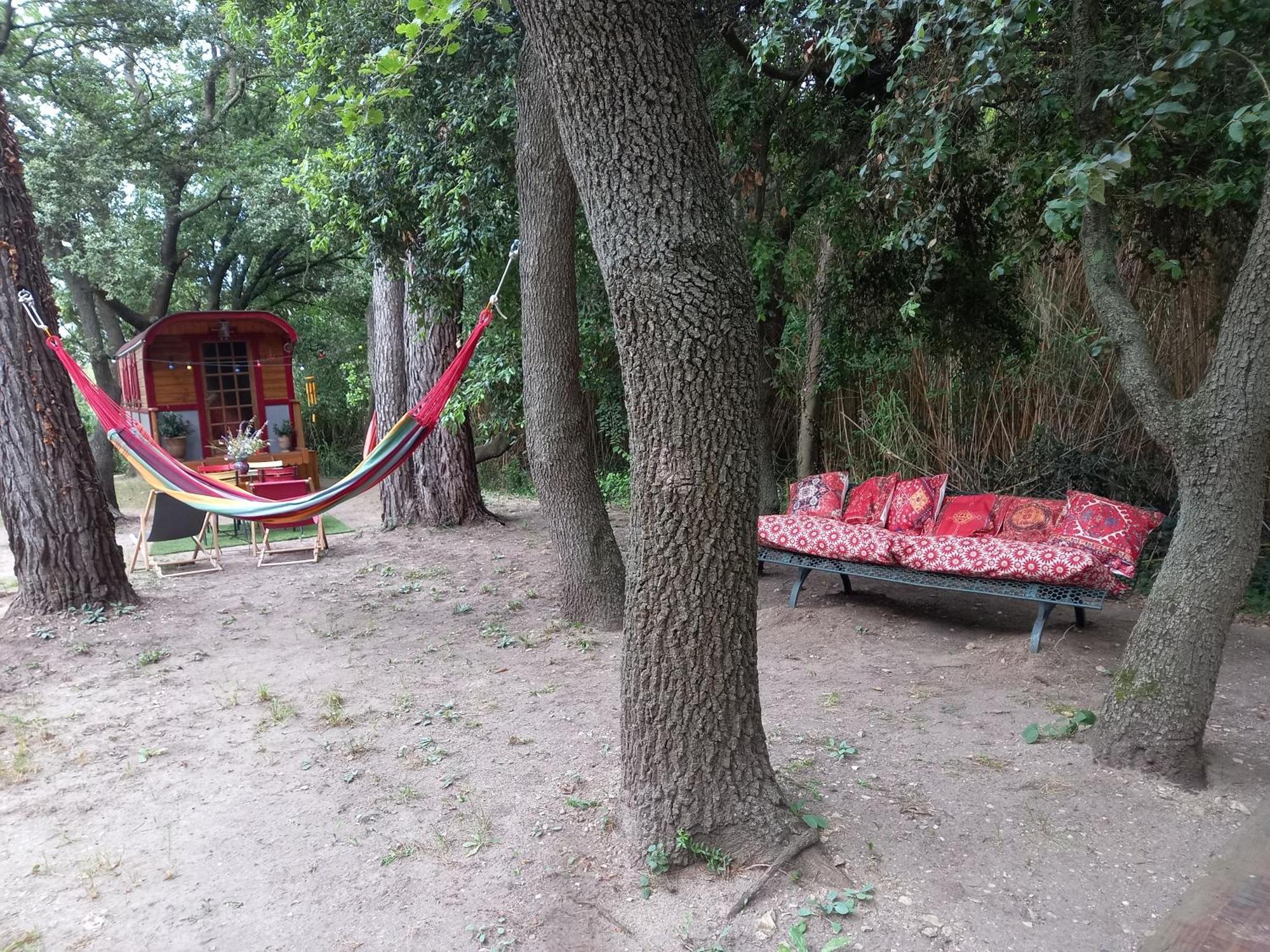 La Roulotte Du Petit Paradis Saint-Rémy-de-Provence Extérieur photo