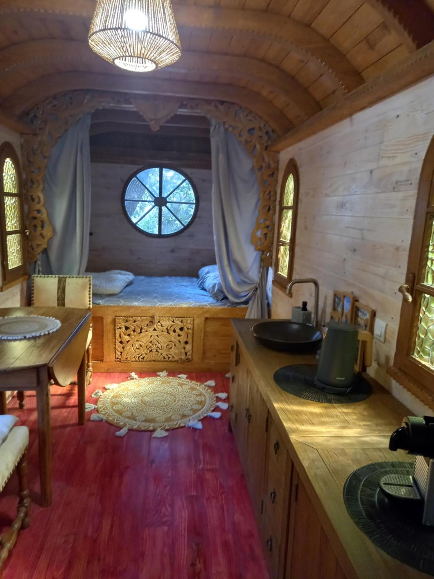 La Roulotte Du Petit Paradis Saint-Rémy-de-Provence Extérieur photo