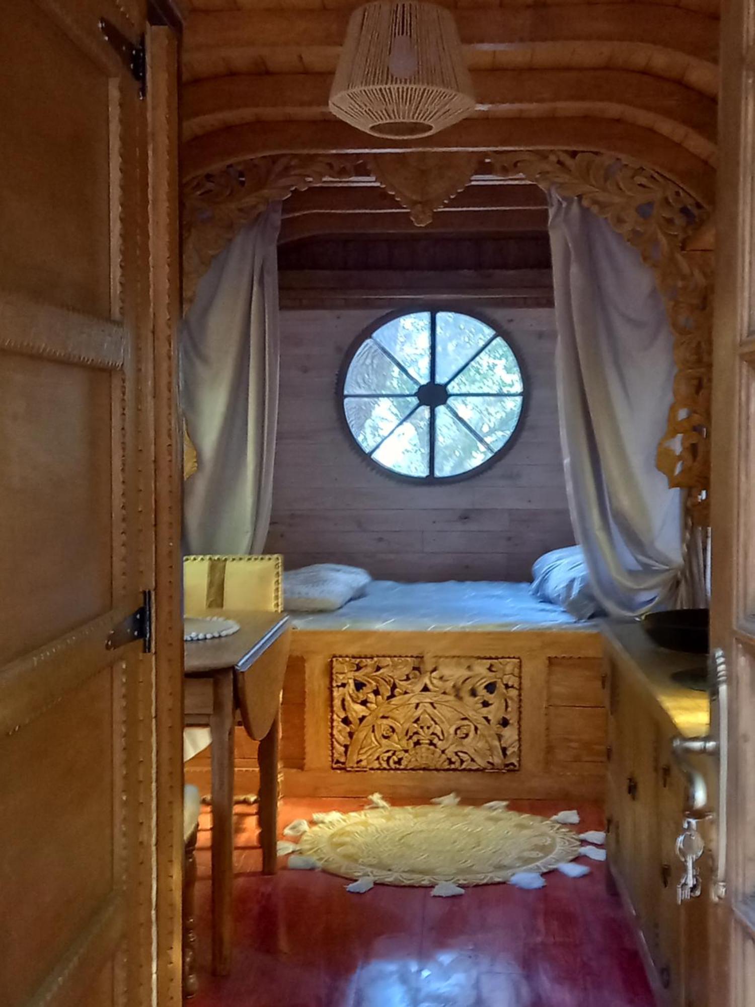 La Roulotte Du Petit Paradis Saint-Rémy-de-Provence Extérieur photo