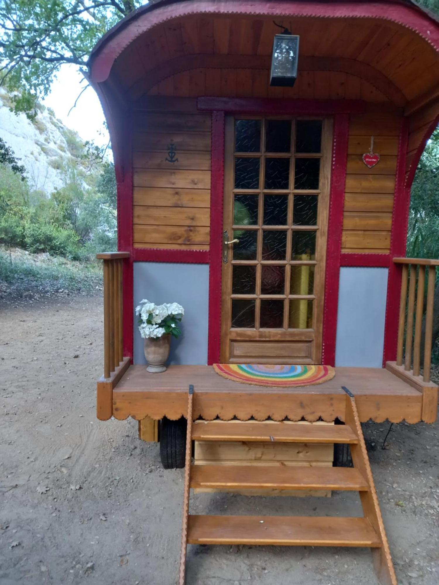 La Roulotte Du Petit Paradis Saint-Rémy-de-Provence Extérieur photo
