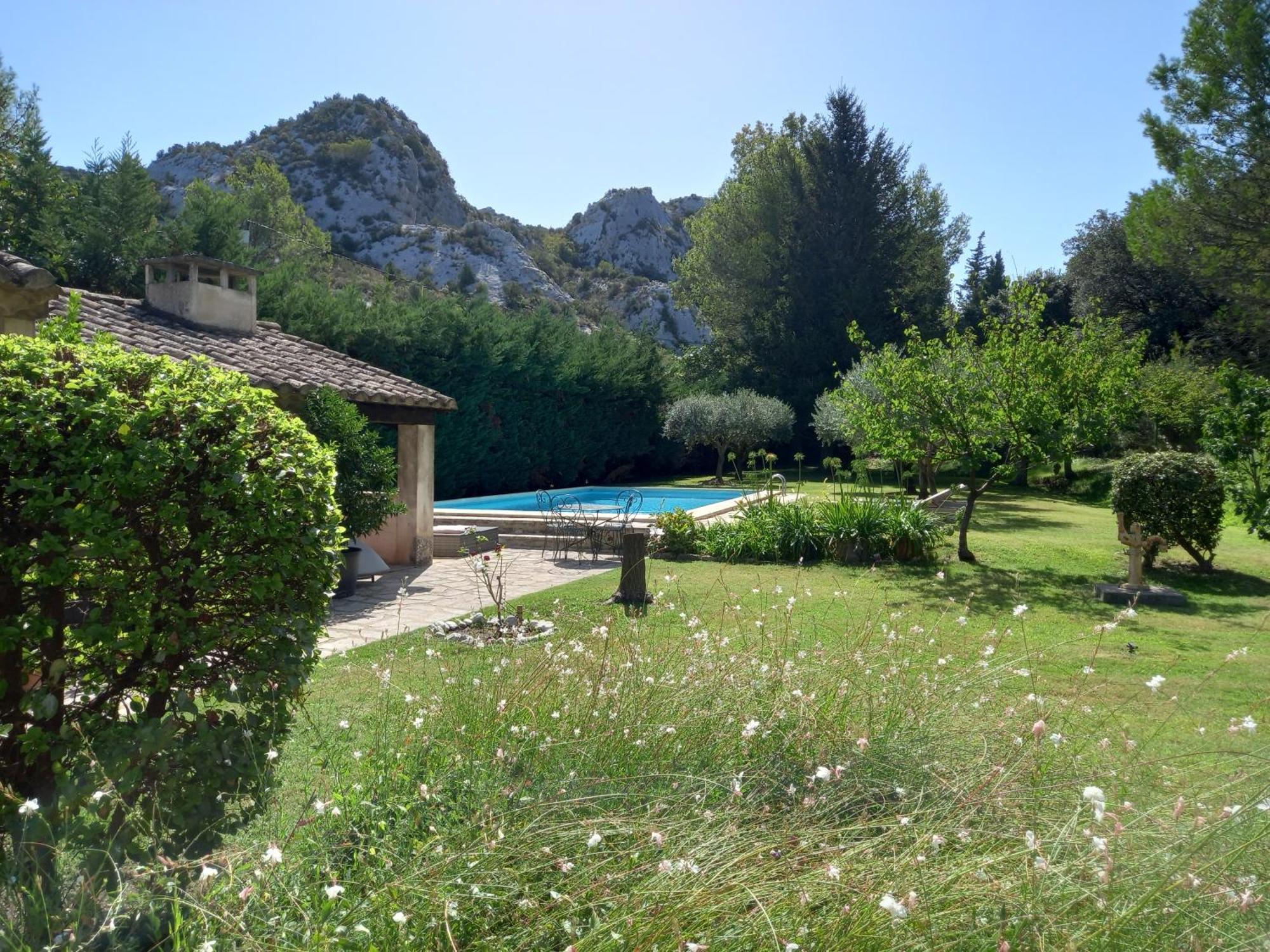 La Roulotte Du Petit Paradis Saint-Rémy-de-Provence Extérieur photo
